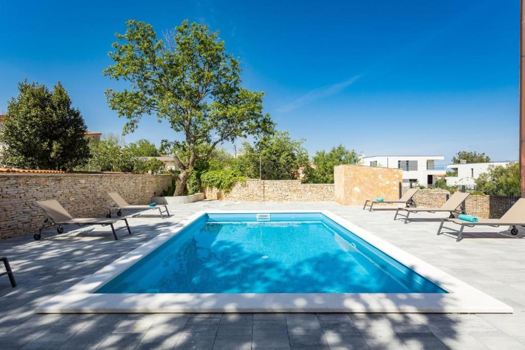Cesare Apartment, With Swimming Pool And Sea View Ližnjan Eksteriør billede