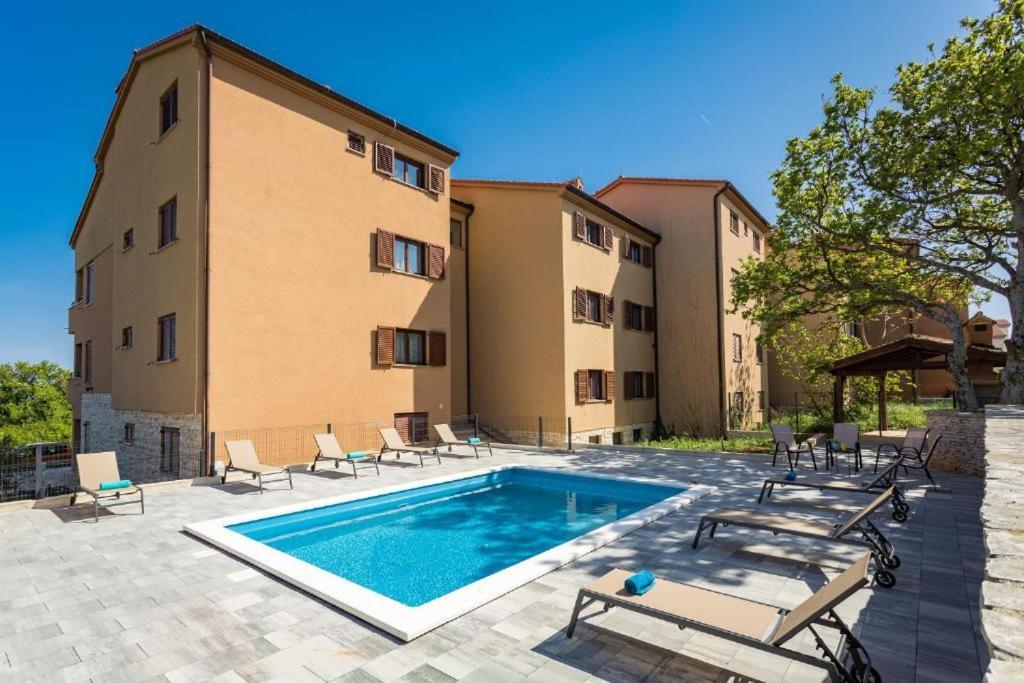 Cesare Apartment, With Swimming Pool And Sea View Ližnjan Eksteriør billede