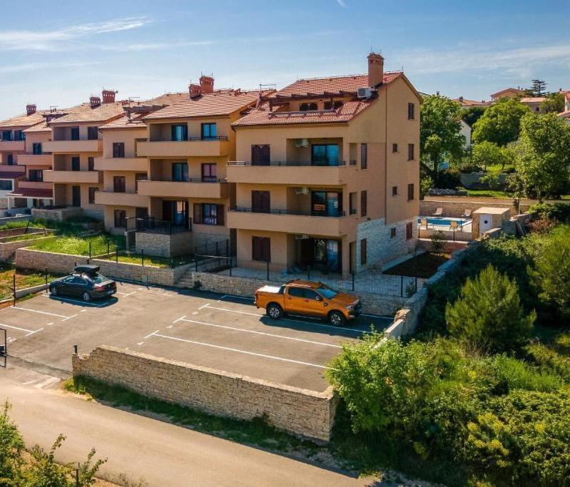 Cesare Apartment, With Swimming Pool And Sea View Ližnjan Eksteriør billede