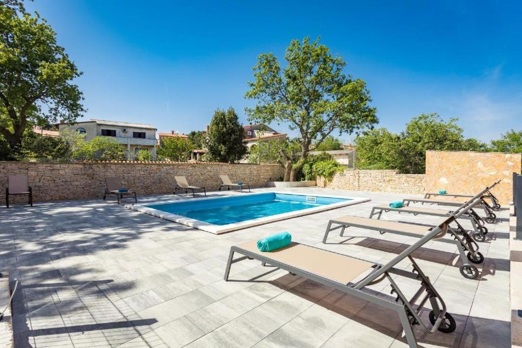 Cesare Apartment, With Swimming Pool And Sea View Ližnjan Eksteriør billede